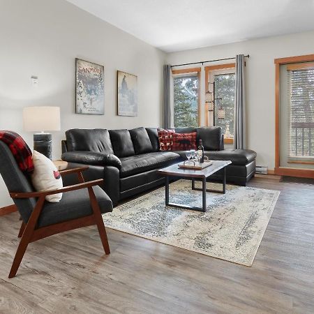 Newly Renovated Grizzly Lodge, Spacious 3Br 2Ba With Open Pool, Hot Tub Canmore Bagian luar foto