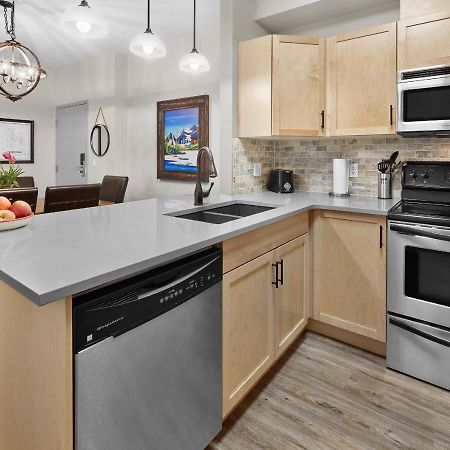 Newly Renovated Grizzly Lodge, Spacious 3Br 2Ba With Open Pool, Hot Tub Canmore Bagian luar foto