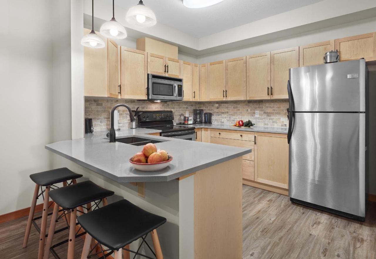 Newly Renovated Grizzly Lodge, Spacious 3Br 2Ba With Open Pool, Hot Tub Canmore Bagian luar foto