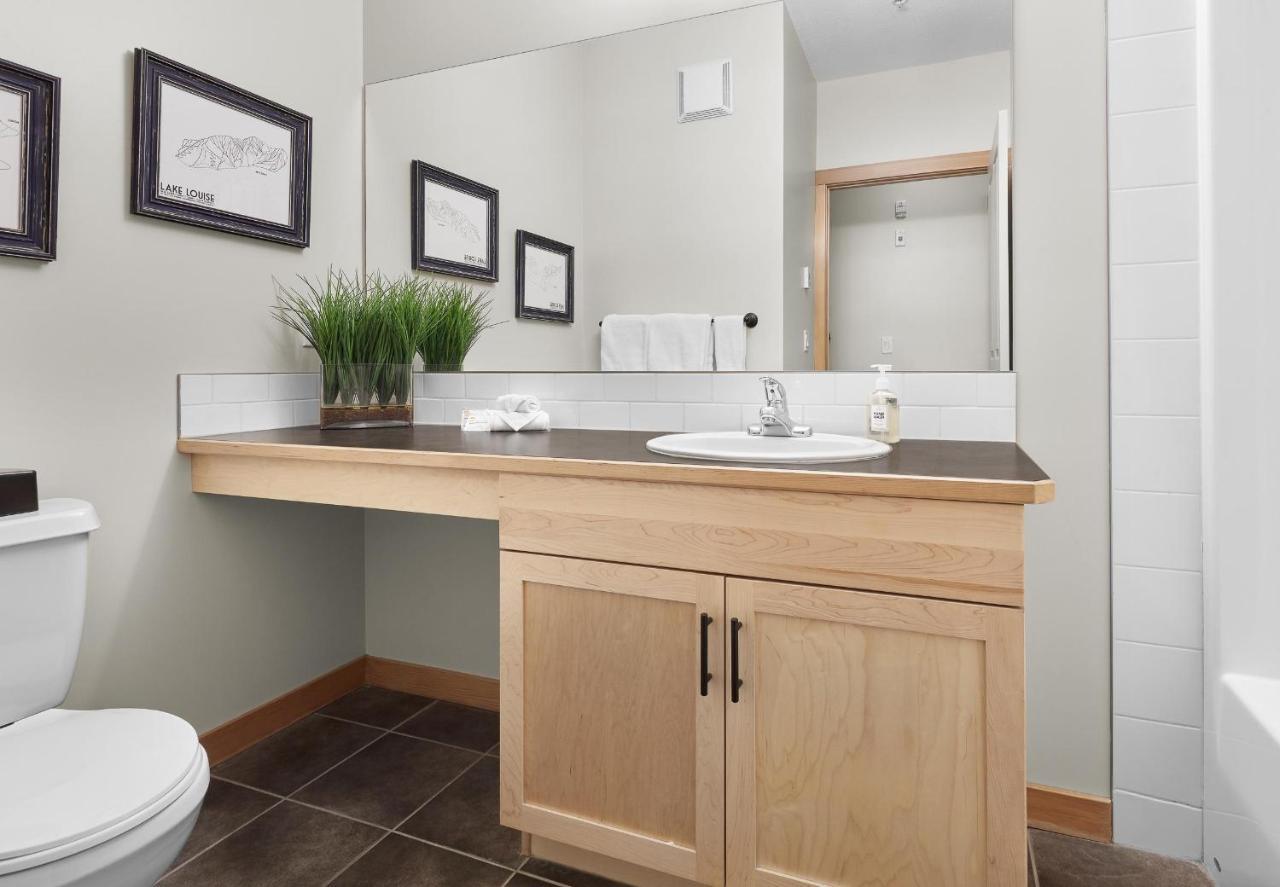 Newly Renovated Grizzly Lodge, Spacious 3Br 2Ba With Open Pool, Hot Tub Canmore Bagian luar foto