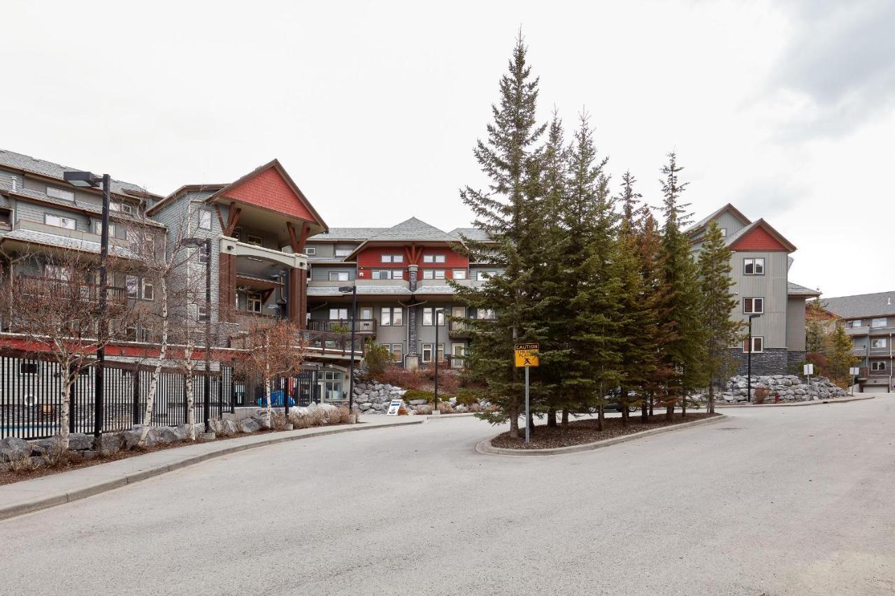 Newly Renovated Grizzly Lodge, Spacious 3Br 2Ba With Open Pool, Hot Tub Canmore Bagian luar foto