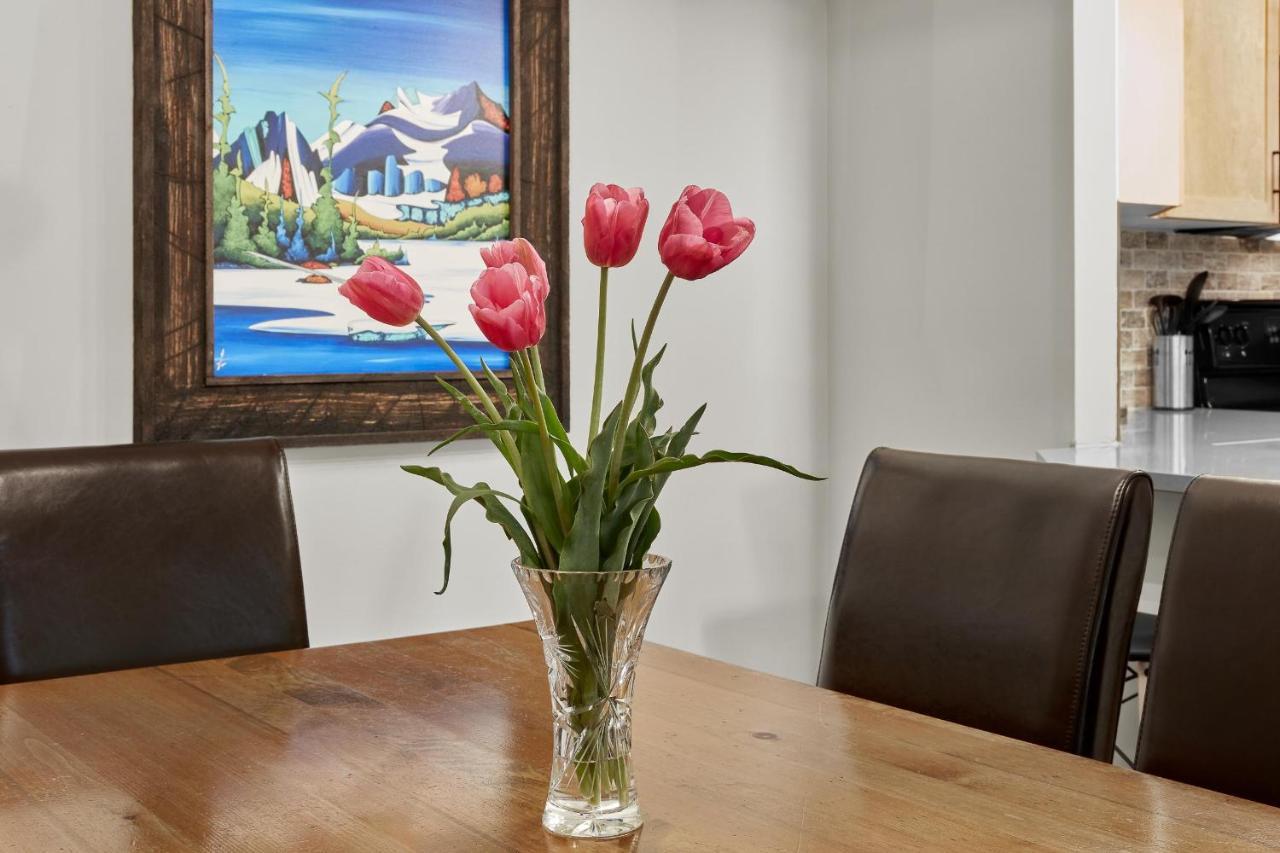 Newly Renovated Grizzly Lodge, Spacious 3Br 2Ba With Open Pool, Hot Tub Canmore Bagian luar foto