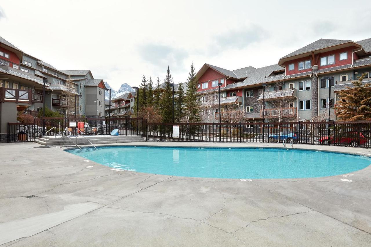 Newly Renovated Grizzly Lodge, Spacious 3Br 2Ba With Open Pool, Hot Tub Canmore Bagian luar foto