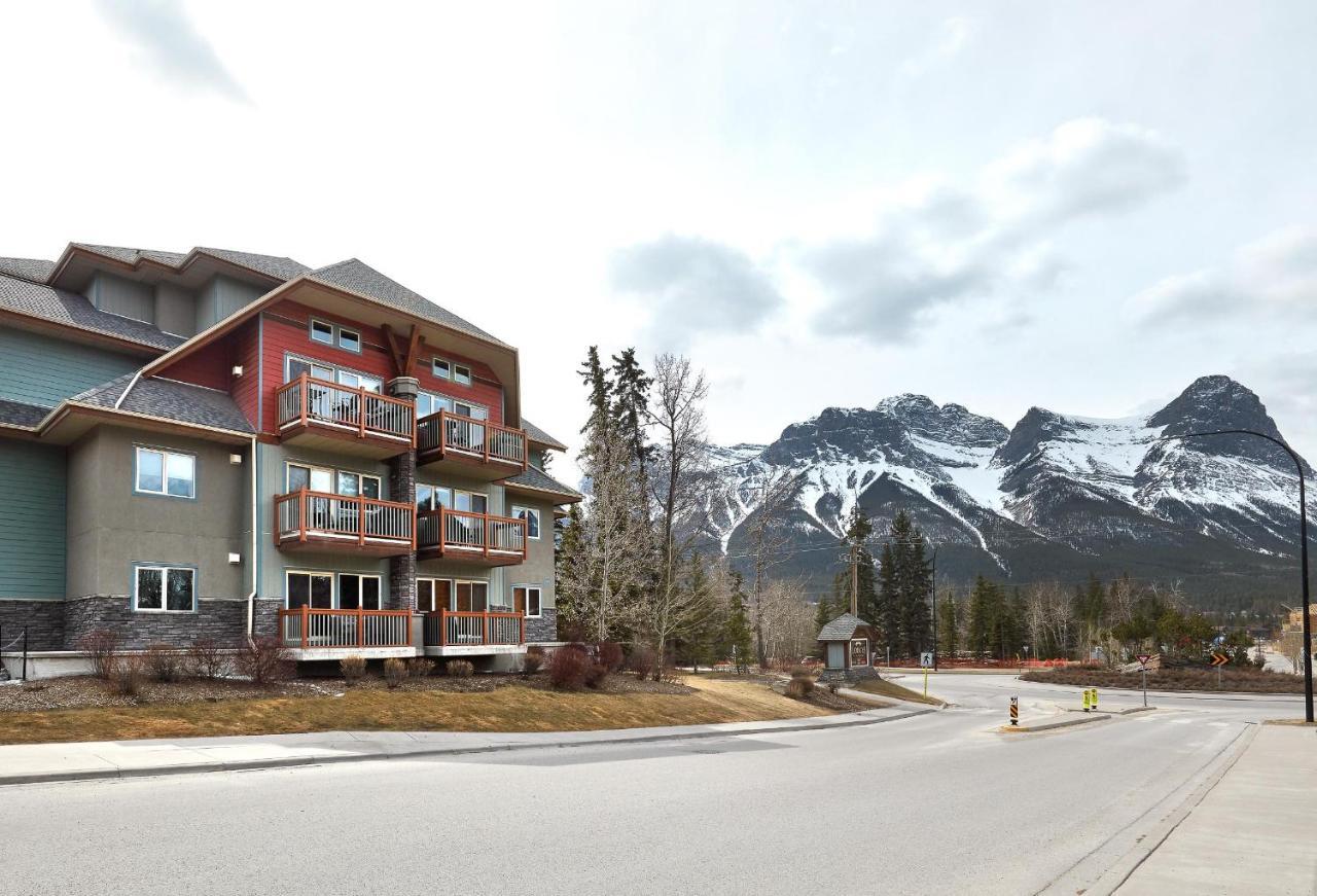 Newly Renovated Grizzly Lodge, Spacious 3Br 2Ba With Open Pool, Hot Tub Canmore Bagian luar foto