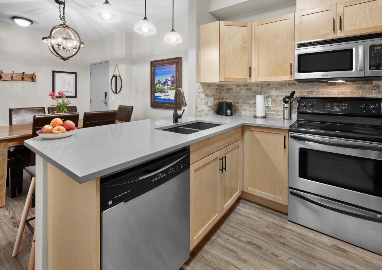 Newly Renovated Grizzly Lodge, Spacious 3Br 2Ba With Open Pool, Hot Tub Canmore Bagian luar foto