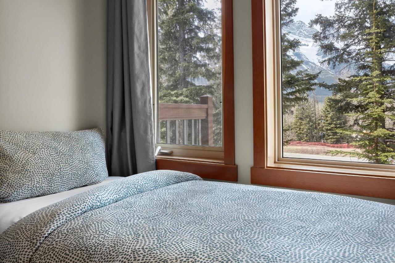 Newly Renovated Grizzly Lodge, Spacious 3Br 2Ba With Open Pool, Hot Tub Canmore Bagian luar foto
