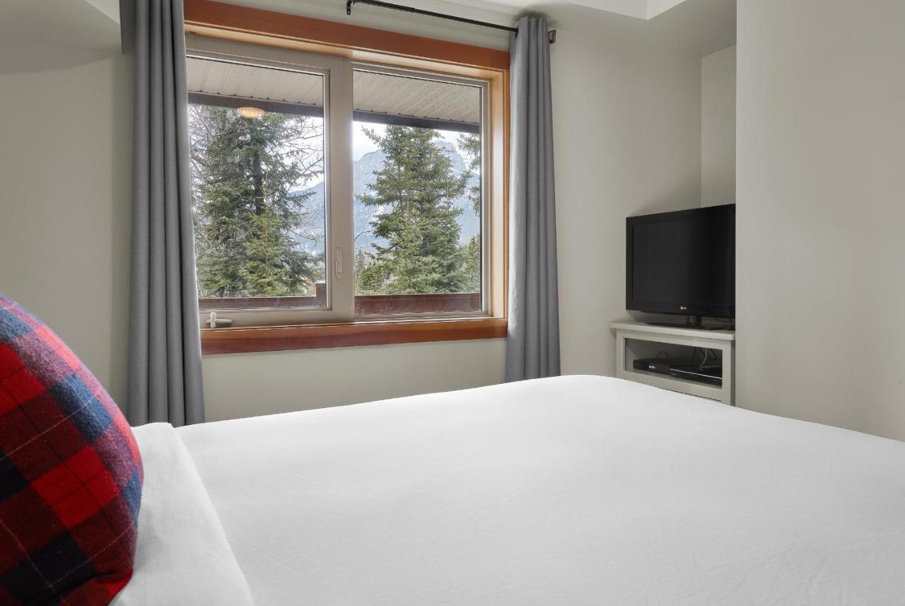 Newly Renovated Grizzly Lodge, Spacious 3Br 2Ba With Open Pool, Hot Tub Canmore Bagian luar foto