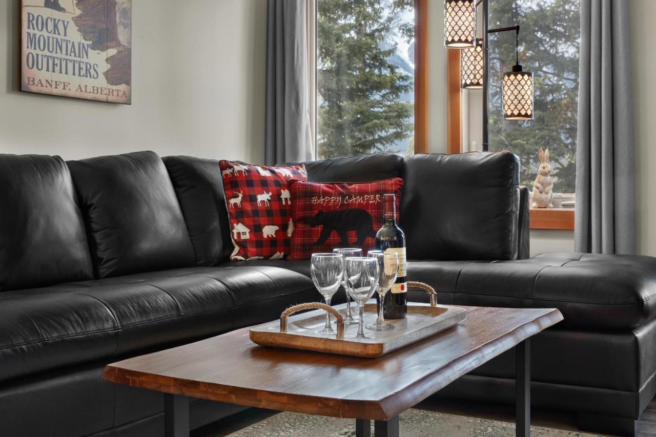 Newly Renovated Grizzly Lodge, Spacious 3Br 2Ba With Open Pool, Hot Tub Canmore Bagian luar foto