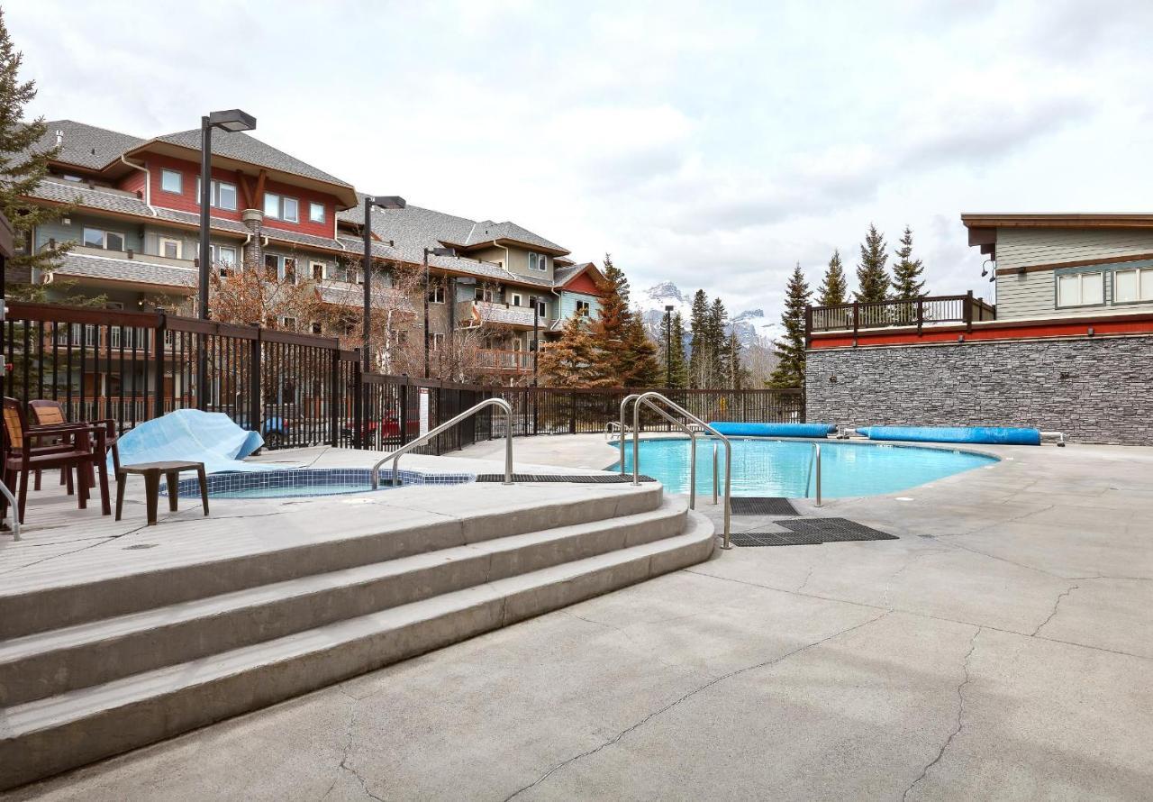 Newly Renovated Grizzly Lodge, Spacious 3Br 2Ba With Open Pool, Hot Tub Canmore Bagian luar foto